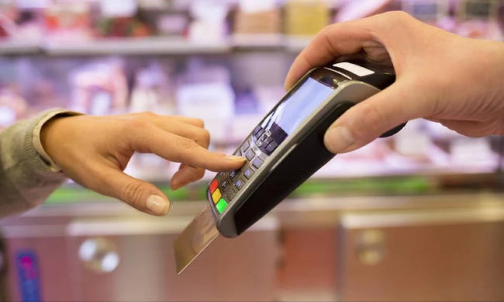 Ηλεκτρονικές αποδείξεις: «Κούρεμα» στο 10% από 30% για τα εισοδήματα του 2020